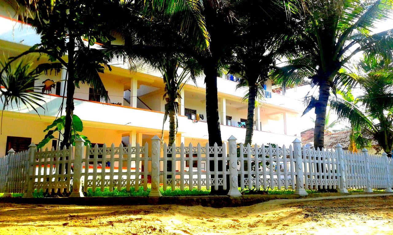 Ram'S Surfing Beach,Midigama-Est Extérieur photo