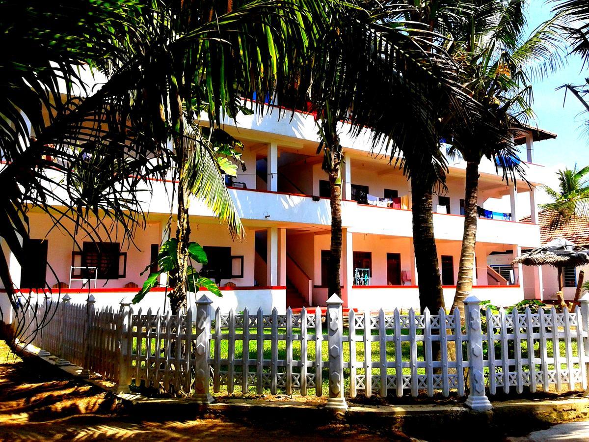 Ram'S Surfing Beach,Midigama-Est Extérieur photo