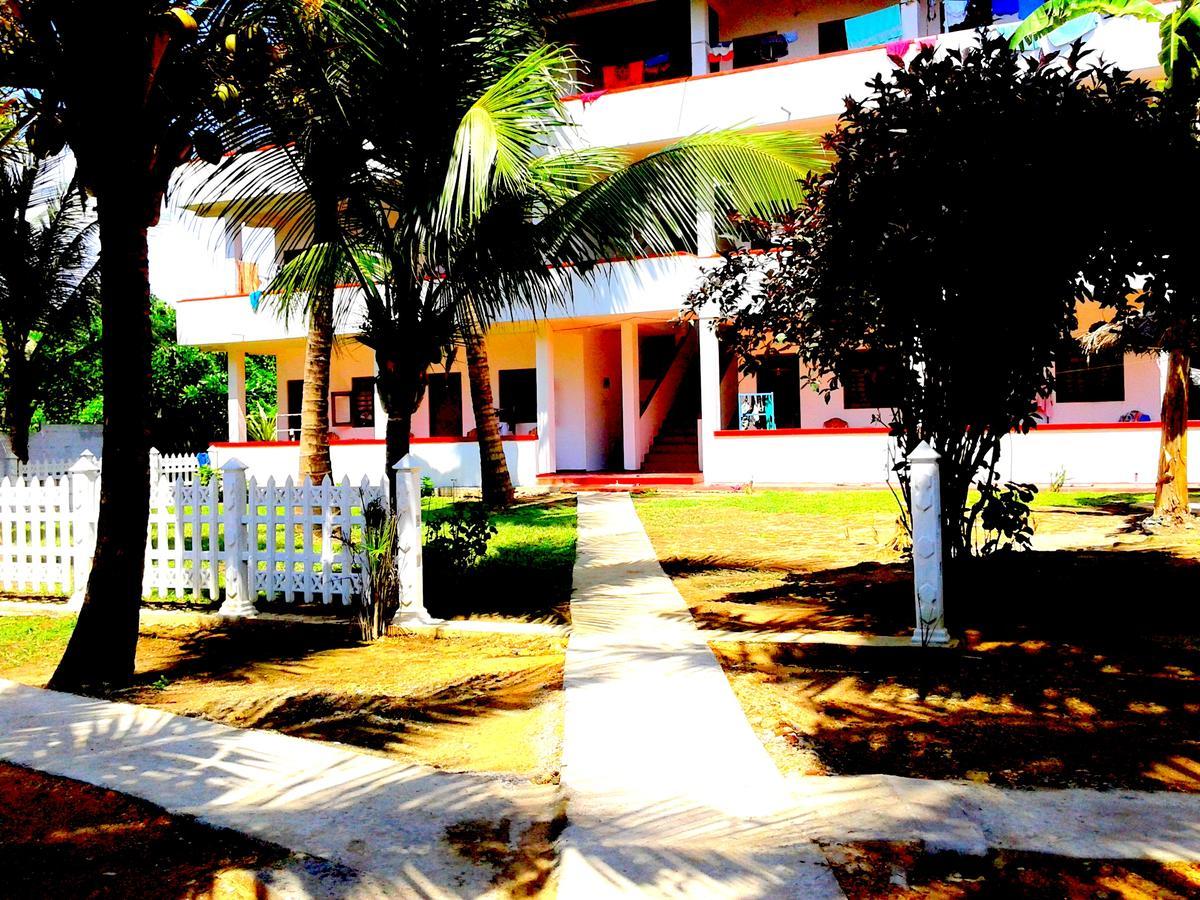 Ram'S Surfing Beach,Midigama-Est Extérieur photo